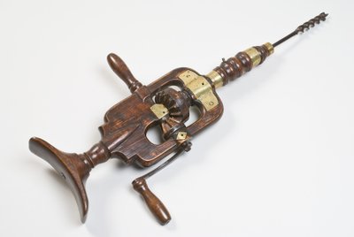 Bröstborr, före 1600-talet (fruktved, mässing och järn) av German School