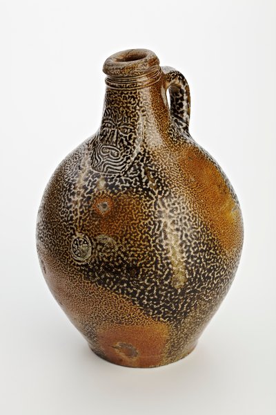 Kölnflaska dekorerad med ett groteskt ansikte, ca 1600-50 (saltglaserat stengods) av German School