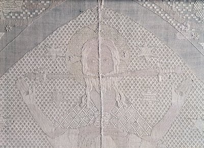 Detalj av en altarklädsel med Kristus av apokalypsen, andra hälften av 1300-talet (linne) av German School