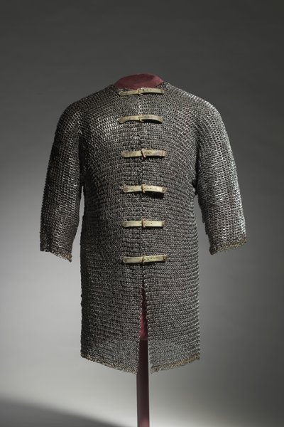 Hauberk, c.1400-1450 (stål- och mässingsringar, nitade med moderna spännen och remmar) av German School
