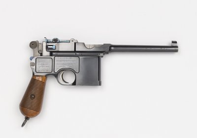 Mauser C96 7,63 mm pistol av German School