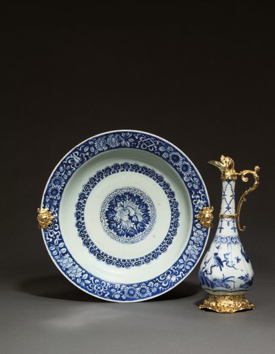 Monterad kinesisk öre och fat, Augsburg, c.1655-60 (porslin & silverförgylld) (se även 1153958) av German School