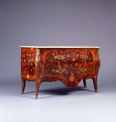 En av ett par intarsia- och parkettkommoder, ca 1765 (lackerad mässingsmonterad kingwood, amaranth, tulpwood & bois satine) (se även 463022) av German School