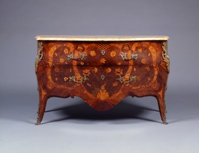 En av ett par intarsia- och parkettkommoder, ca 1765 (lackerad mässingsmonterad kingwood, amaranth, tulpwood & bois satine) (se även 463023) av German School