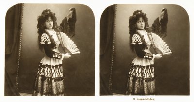 Stereoskopiskt kort som visar en ung kvinna i traditionell spansk kostym från Aragonområdet, ca 1900 (sepiafoto) av German School