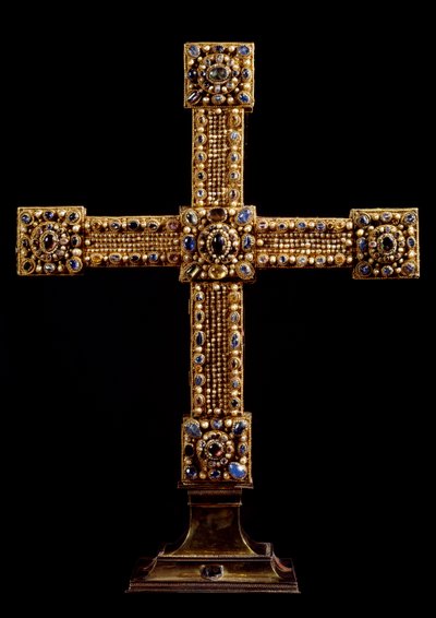 Imperiets kors (Reichskreuz) tillverkat av guld, stenar och pärlor av tysk tillverkning. Debut 1000-talet Dim. 71x77 cm Wien, Kunsthistorisches Museum - The Cross of the Holy Roman Empire (Reichskreuz) belagd med bladguld och dekorerad med g av German School