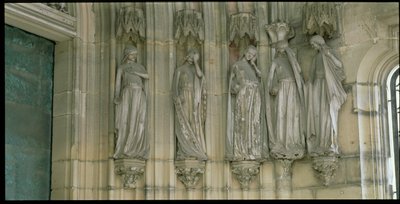 De fem dåraktiga jungfrurna, jambfigurer från paradisportalen, figurer ristade ca 1250, veranda byggd ca 1350 (se även 173982 och 173984) av German School