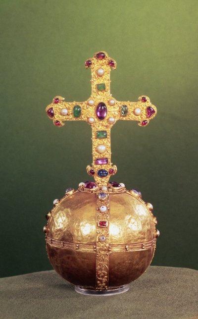 The Imperial Orb of the Holy Roman Emperors, Västtyskt, sent 1100-tal (hartsartad massa täckt med guldfolie, dekorerad med pärlor) av German School
