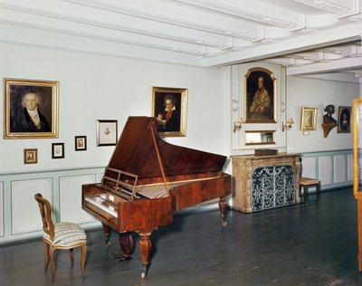 Utsikt över ett rum med en flygel som tillhör Ludwig van Beethoven (1770-1827) av German School