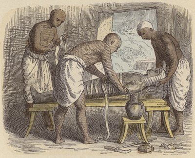 Slå in en mumie i det antika Egypten (färgad gravyr) av German School