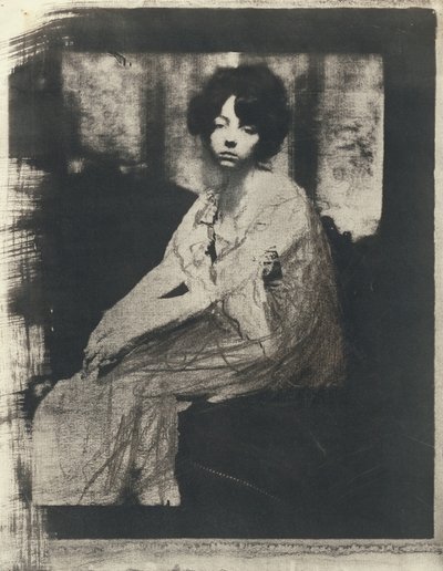 [Sittande kvinna] av Gertrude Käsebier