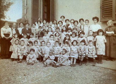 Barn till reservisterna på förskolan "Italia Nuova", 1915-09-20 (s/v foto) av Giacomo Brogi
