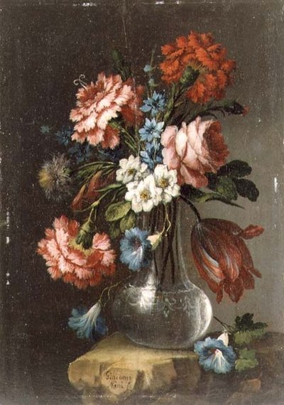 Rosor, tulpaner, convolvuli och andra blommor i en glasvas av Giacomo Nani