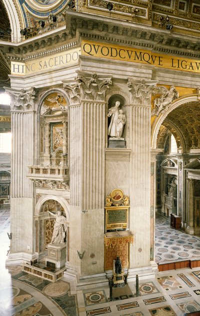 Dekorationer av Gian Lorenzo Bernini (1598-1680) på första pelaren till höger, en av fyra pelare som stöder kupolen på Peterskyrkan, Rom, Vatikanstaten av Gian Lorenzo Bernini
