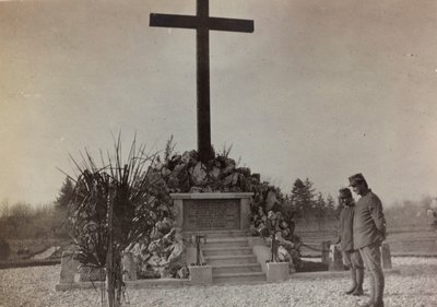 Album "Pictures of War II": krigsminnesmärke i Gradisca (s/v foto) av Gigliucci Gigliucci