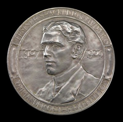 Royal Geographical Society Medal: Shackletons Antarktisexpedition 1907-1909 (silver) av Gilbert Bayes