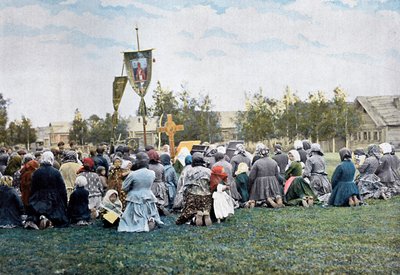 En religiös procession i en by, Ryssland, c1890 av Gillot
