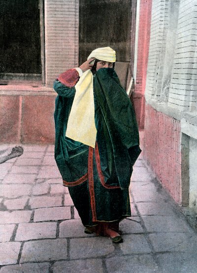 Persisk kvinna i traditionell dräkt, c1890. av Gillot