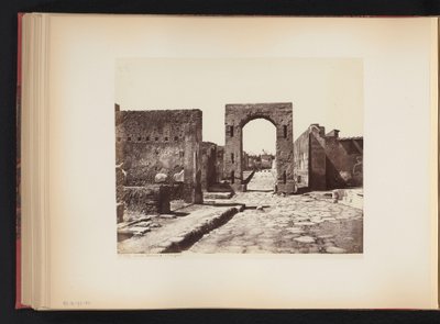 Utsikt över Strada Mercurio i Pompeji, Italien Strada Mercury. (Pompeii) (titel på objekt) av Giorgio Sommer (attributed to)