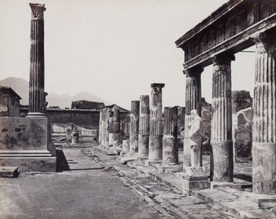 Östra pelargången av Venus Pompeiianas tempel i Pompeji av Giorgio Sommer