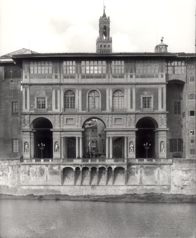 Fasad av Uffizigalleriet på Lungarno Torrigiani av Giorgio Vasari
