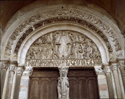 Romansk konst: Tympan skulpterad som representerar den sista domen. Skulptur av mästare Gislebertus (ca 1130-1140). Cathedrale Saint-Lazare (Saint Lazare av Gislebertus