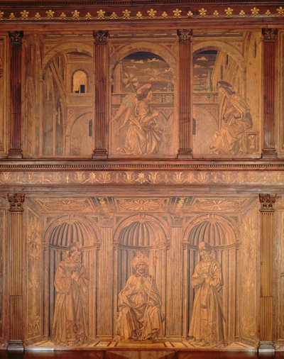 Skåp efter restaurering i norra sakristian (Sacrestia delle Messe) föreställande bebådelsen och en biskop på tronen (inlagt trä) (se 143298) av Giuliano da Maiano