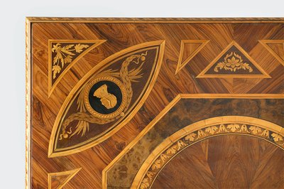 Detalj av toppen av ett bord (trä) av Giuseppe Maggiolini