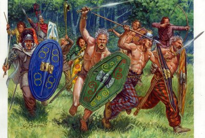 Antiquite: galliska krigares anfall, vänster i en söm - galliska krigare som anfaller, en av dem till vänster bär en ringbrynja - Illustration av Giuseppe Rava av Giuseppe Rava