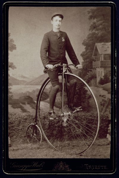 The Cyclist (silverbromid gelatintryck) av Giuseppe Wulz