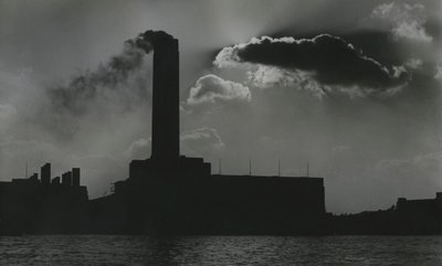 Kraftverk vid Themsen, London 1950-tal av Godfrey Macdominic