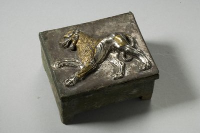 Box, hellenistisk (paket förgyllt silver) (se 270390 för lock) av Greek