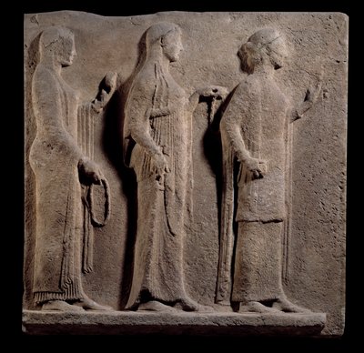 Grekisk konst: plakett över Teorernas passage: ansikte som representerar nåderna. Låg marmorrelief från ön Thasos i Grekland. 480 f.Kr. Paris, Louvren av Greek