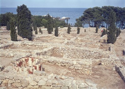Grekiska ruiner av hamnen i Emporion av Greek