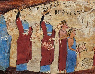 Votivpanel från Pitsa-grottan nära Sikyon, detalj, procession med offerbärare, lyra- och flöjtspelare, grekisk inskription av Greek