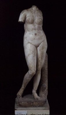 Afrodite stående naken, Alexandrian, c.336-30 f.Kr. (marmor) av Greek