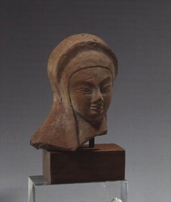 Kvinnligt huvud, fragment av en staty av typen Spedos korsade armar, tidig kykladisk II period, c.2700-2400 f.Kr. (marmor) av Greek