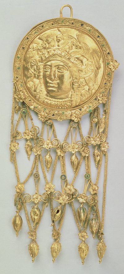 Hänge med huvudet av Athena Parthenos (guld och emalj) av Greek School