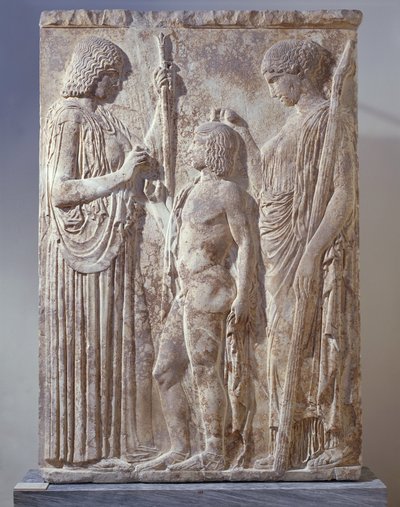 Marmorbasrelief föreställande triaden av eleusinska mysterier med Persefone, Demeter och Triptolemus, från Eleusis av Greek School