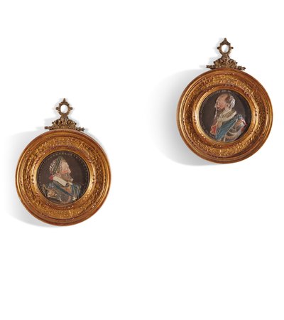 Ett par medaljonger föreställande kung Henri IV (1553-1610) och Maximilian Bethune, hertig av Sully (1559-1641) (polykrom gips i ramar av förgyllt trä) av Guillaume (after) Dupre