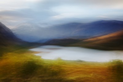 Misty Mountain Lake av Gustav Davidsson