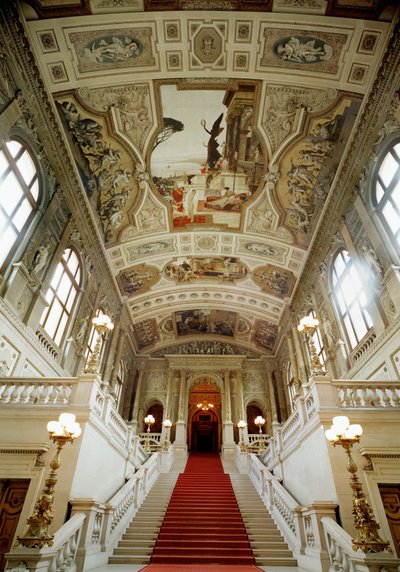 Burgtheater (hovteatern) i Wien, trappan (till vänster): Teatern i Taormina av Gustav Klimt