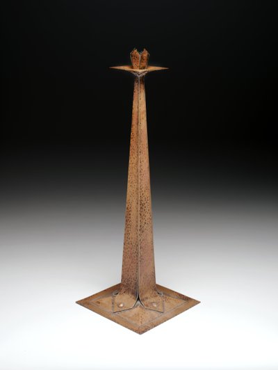 Ljusstake, ca 1907 (koppar) av Gustav Stickley