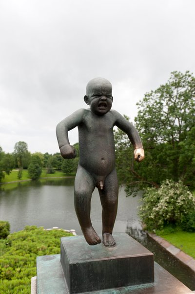 "Sinnatageen" arg pojke, skulptur i Frognerparken, Oslo, Norge (brons) av Gustav Vigeland