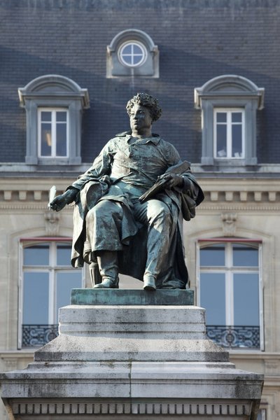 Staty av Alexandre Dumas (1802-1870), fransk författare, författare till de tre musketörerna och greve av Monte Cristo (Monte Cristo), bronsskulptur av Gustave Dore (1832-1883). Fotografi, KIM Youngtae, Paris. av Gustave Dore