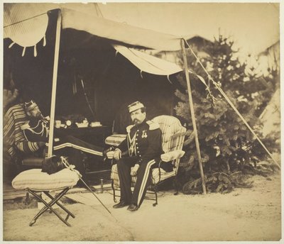 Officerare vid ett tält, Camp de Châlons, 1857. av Gustave Le Gray