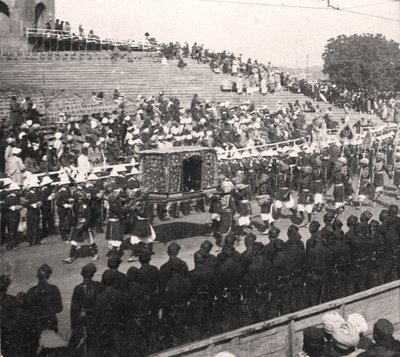 En statlig palankin i en kunglig procession, Delhi, Indien, 1912. av H. D. Girdwood