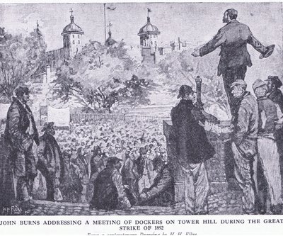 John Burns talar till ett möte med hamnarbetare på Tower Hill under den stora strejken 1892, från Cassells History of the British People utgiven av Waverley Book Company Limited, ca 1940. av H. H. Flere