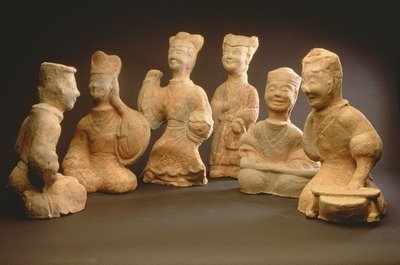 Grupp av musiker, dansare och tjänare (terrakotta) av Han Dynasty Chinese School