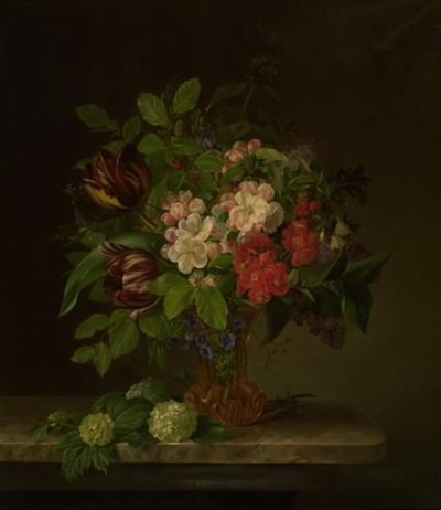Ett glas med vårblommor av Hanne Hellesen